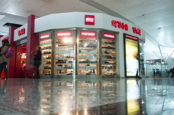 Tiflis Havaalanı Duty Free mağazasında — Stok fotoğraf