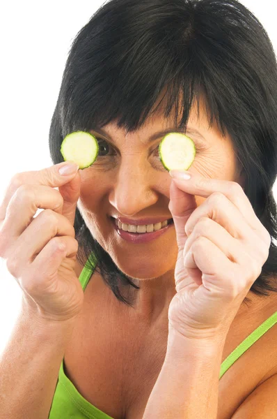Woman holding slices of cucumber — Stock Photo, Image
