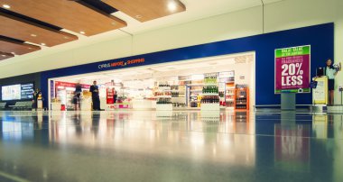 Larnaka Havaalanı Duty Free mağazasında