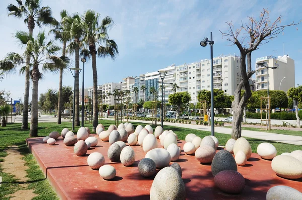 Escultura del huevo en el parque de la escultura moderna — Foto de Stock