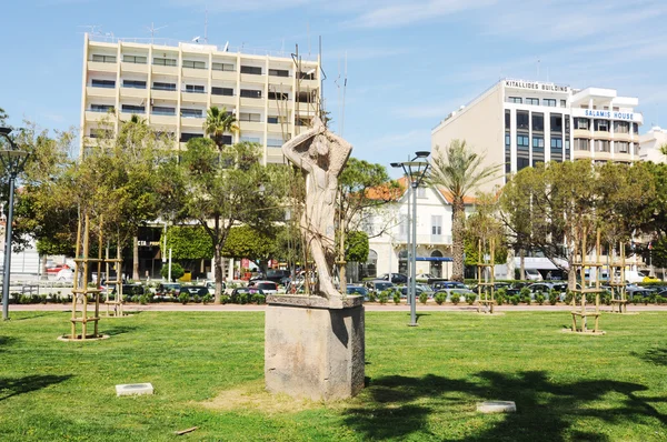 公园的现代雕塑，利马索尔 — 图库照片