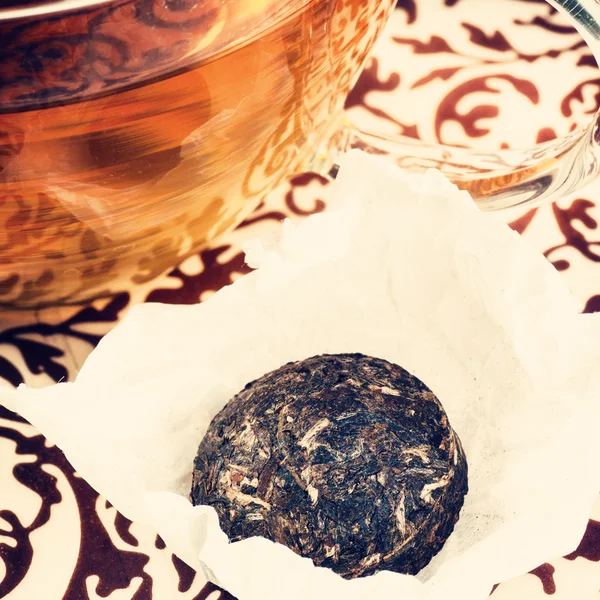 Close up of cup with pu-erh tea — Stock Photo, Image