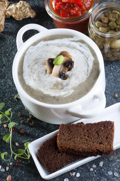 Soupe à la crème aux champignons — Photo