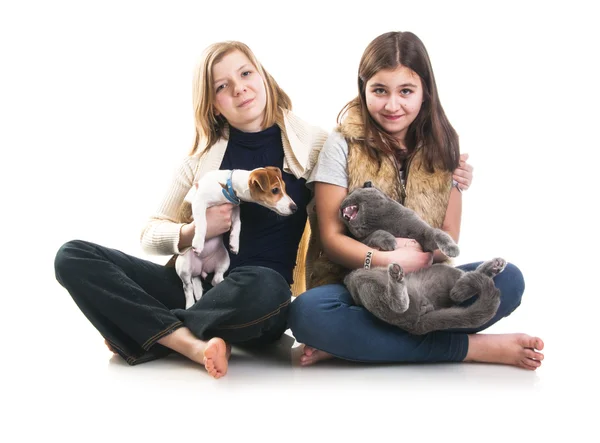 Girls holding pets: cat and dog — Stock Photo, Image