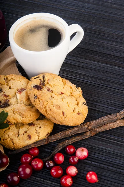 Coffee with cowberry cookies — Stock Photo, Image