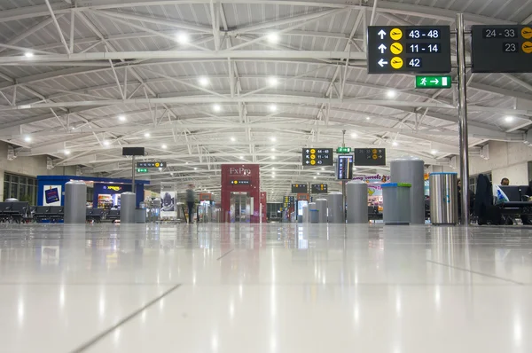 Terminalhalle des internationalen Flughafens Larnaka — Stockfoto