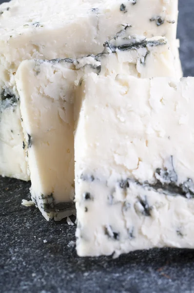 蓝纹奶酪羊乳干酪 — 图库照片