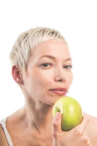 Mujer sosteniendo manzana verde — Foto de Stock