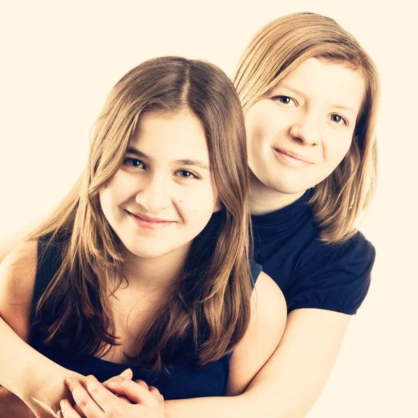 Mädchen Teenager umarmen — Stockfoto