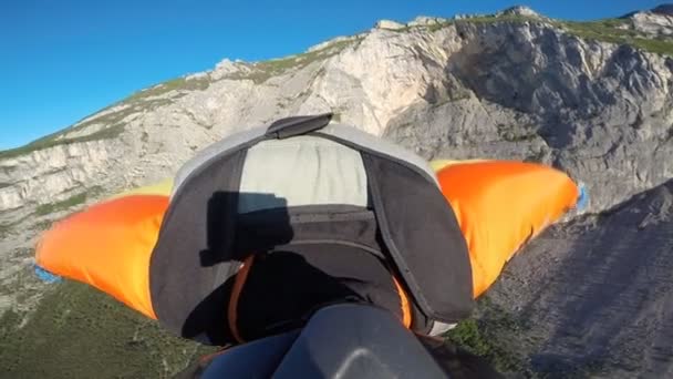 Wingsuit Wisbase flying — Stock video