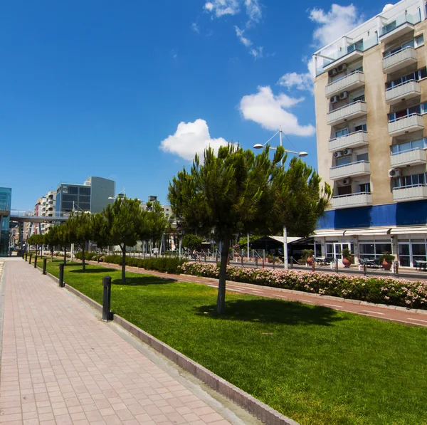 Callejón del paseo marítimo en Limassol — Foto de Stock