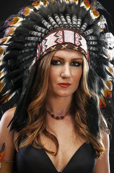 Woman in traditional Indian headdress — Stock Photo, Image