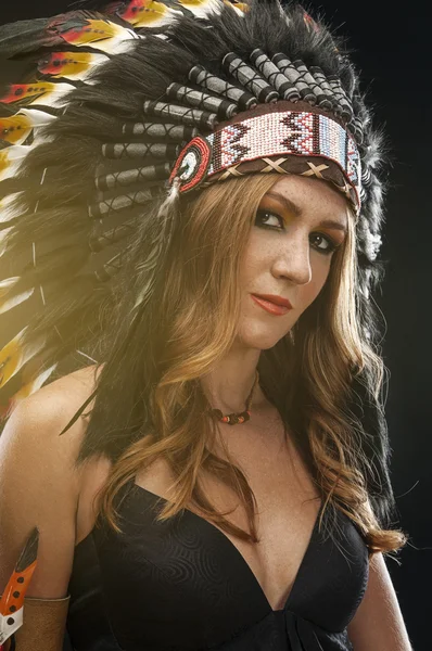 Woman in traditional Indian headdress — Stock Photo, Image