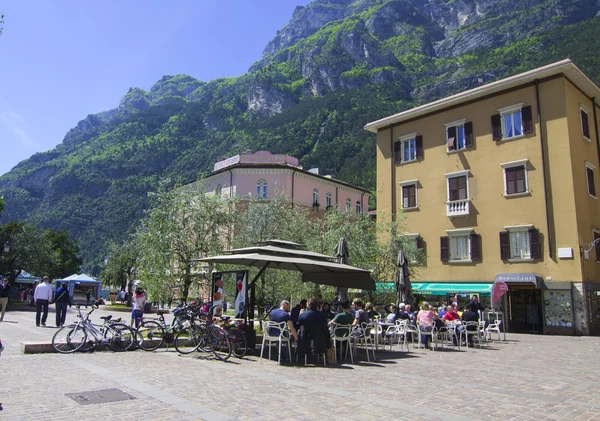 Street cafe in Arco, North-Italy — Stock Photo, Image