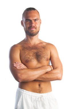 katlanmış ellerle kas kendine güvenen adam