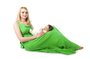 Anne kucağında bebek