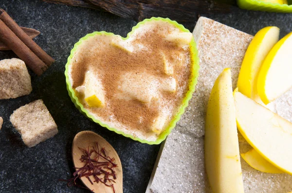 Kochen hausgemachten Apfelkuchen — Stockfoto