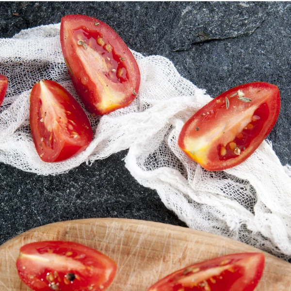 Plátky zralých rajčat — Stock fotografie
