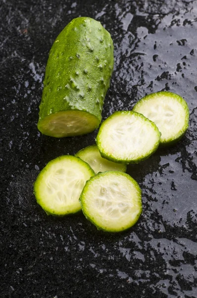 Vers gesneden komkommer — Stockfoto