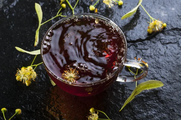 Pouring linden tea and flowers — Stock Photo, Image