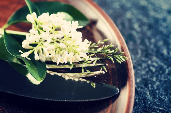 Ort Einstellung mit Blumen dekoriert — Stockfoto