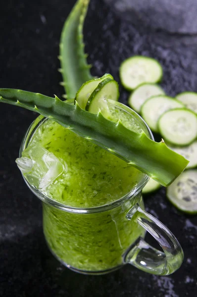 健康新鲜的绿色蔬菜果汁 — 图库照片