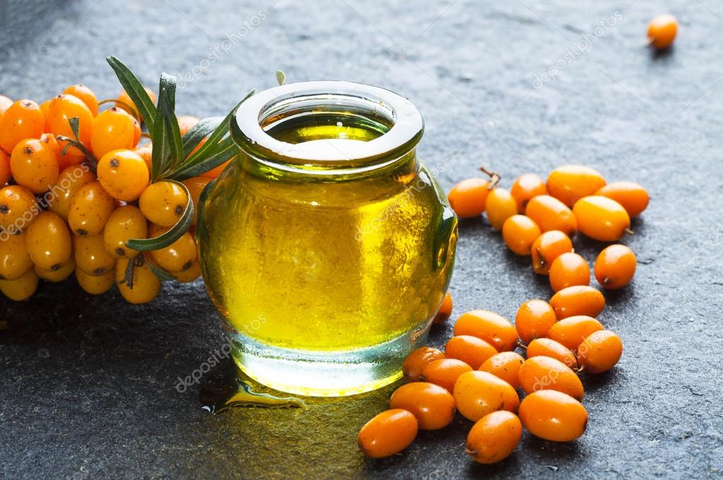 Облепиховое масло сделать в домашних условиях. Sea Buckthorn Oil. Sea Buckthorn Berries. Облепиховое масло. Масло облепихи.