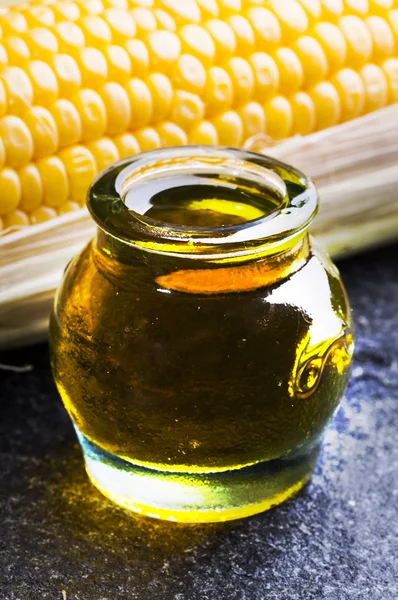 Fresh corn and oil — Free Stock Photo