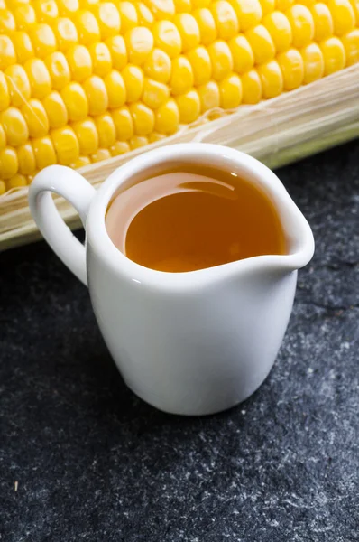 Świeża kukurydza i oleju — Zdjęcie stockowe