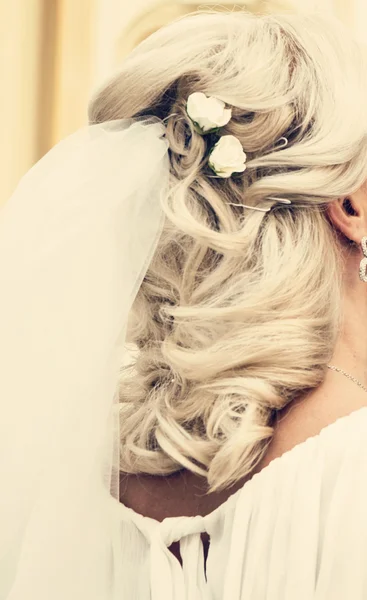 Mariée avec coiffure de mariage — Photo