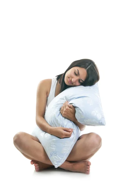 Niedliche Frau umarmt ein Kissen — Stockfoto