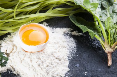 ıspanak Tagliatelle makarna pişirme