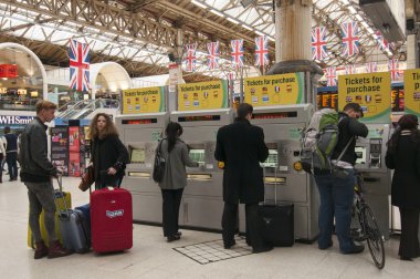 Bilet auto-paspaslar, Victoria tren istasyonu