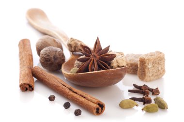 masala çay için çeşitli baharatlar