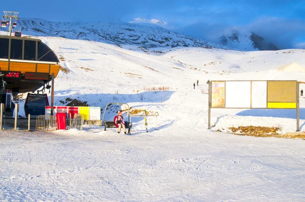 Telesillas en estación de esquí en Gudauri —  Fotos de Stock