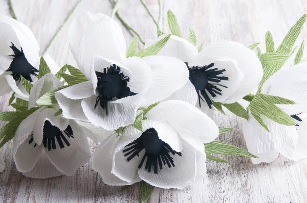 Decoratieve Handgemaakte papieren bloemen — Stockfoto