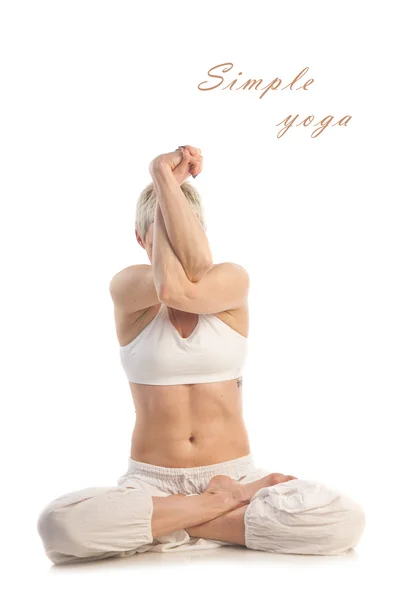 Vrouw in Easy yoga poseren met mudra — Stockfoto