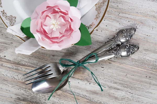 Table settings decorated by paper flower — Stock Photo, Image