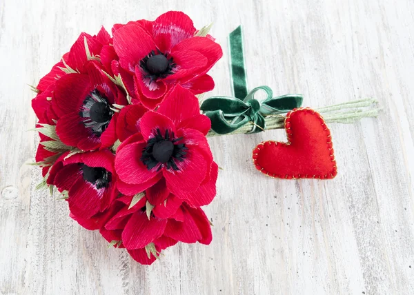 Λουλούδια εγγράφου με καρδιά για ημέρα του Αγίου Βαλεντίνου — Φωτογραφία Αρχείου