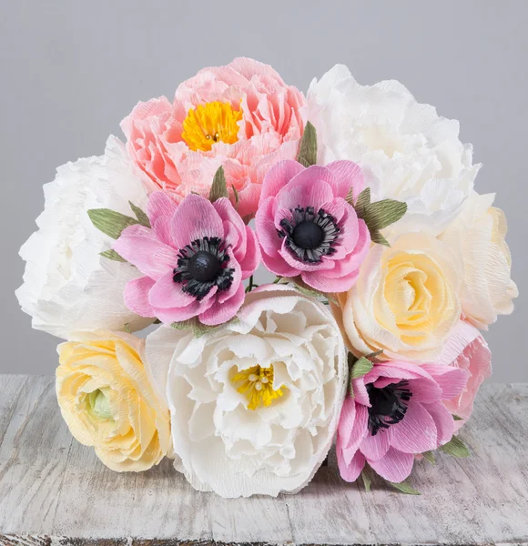Handgjorda papper smörblomma, vallmo och pion blommor — Stockfoto