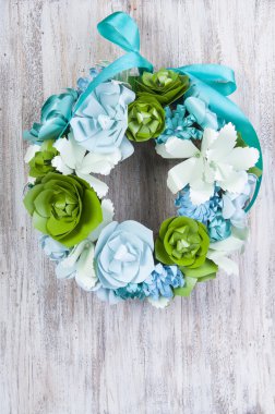 Dekoratif kağıt sulu çelenk