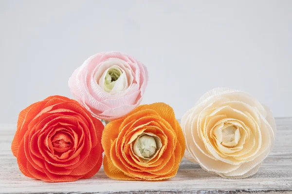 Handgemaakte papieren ranunculus bloemen — Stockfoto