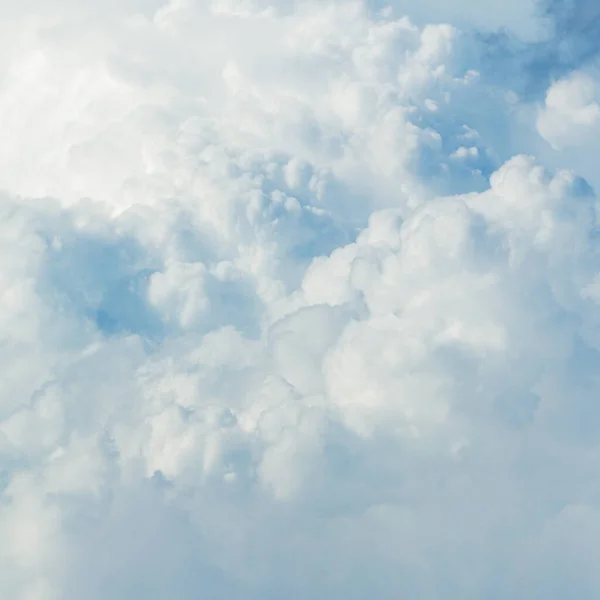 华丽蓬松的云彩背景 美丽的积雨云景观质感 — 图库照片