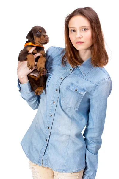 Rood meisje met puppy — Stockfoto