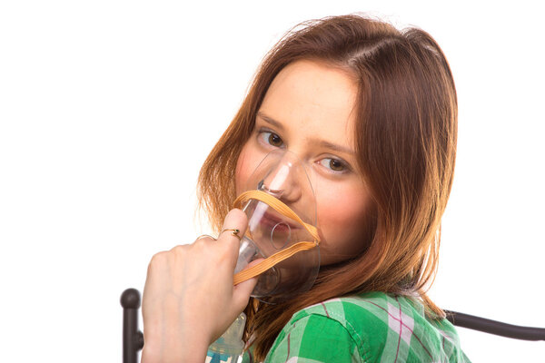 Девушка с ингалятором
