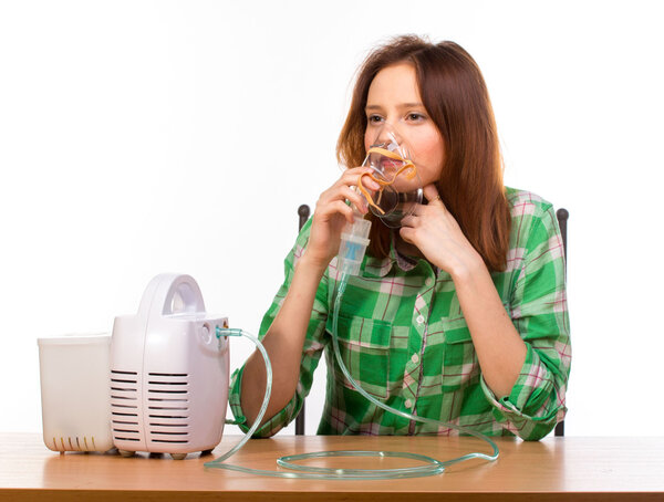 женщина с ингалятором