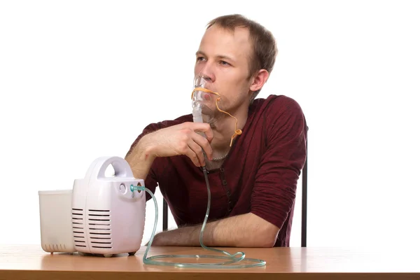 Mann mit Inhalator — Stockfoto