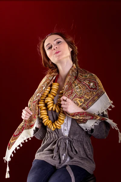 Menina bonita em vestido nacional russo — Fotografia de Stock