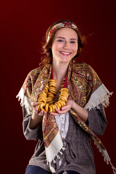 Menina bonita em vestido nacional russo — Fotografia de Stock