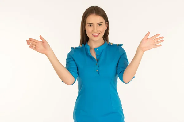 Stewardess in blauer Uniform. den Weg zum Notausgang weisen. — Stockfoto